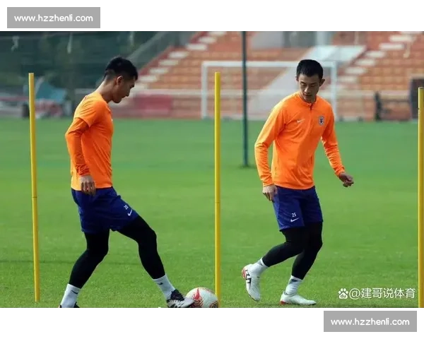 泰山队场边争议事件：彭欣力替补登场 2 分钟染红离场